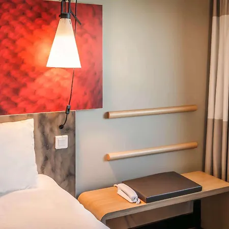 Hotel Ibis West 3*