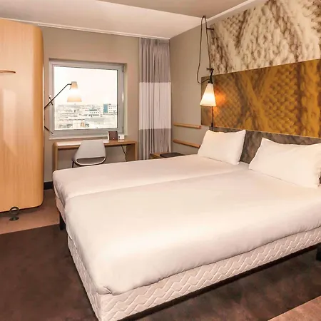 Ibis West 3*