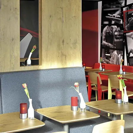 Hotel Ibis West 3*
