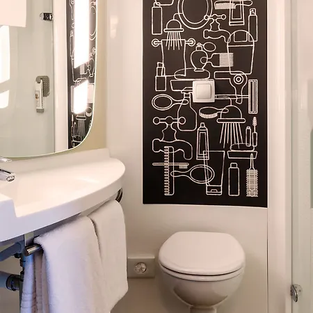 Ibis West 3*