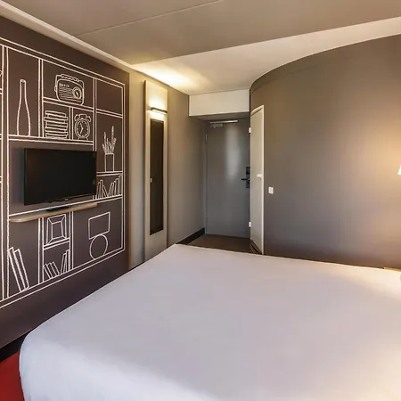 Ibis West