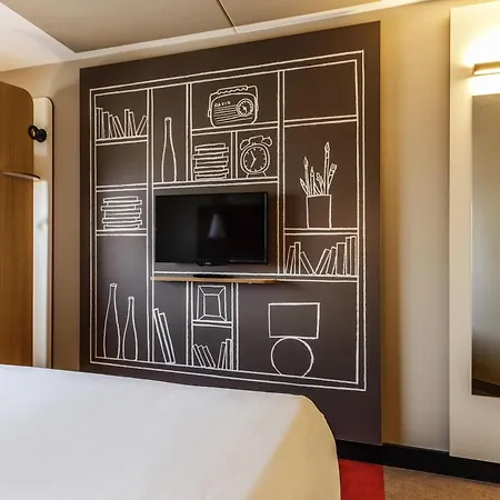 Ibis West Hotel