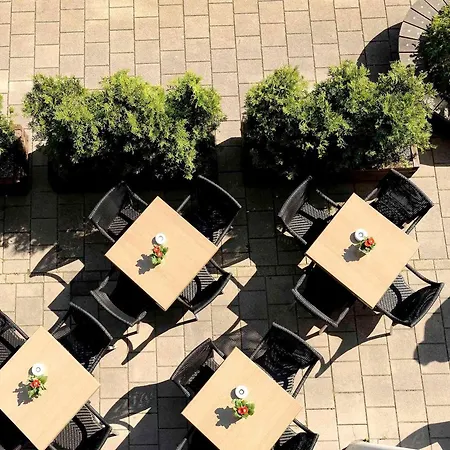 Hotel Ibis West 3*